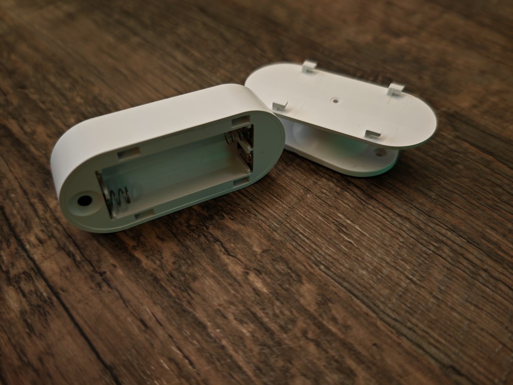 Rückseite des Tuya ZG-204ZM